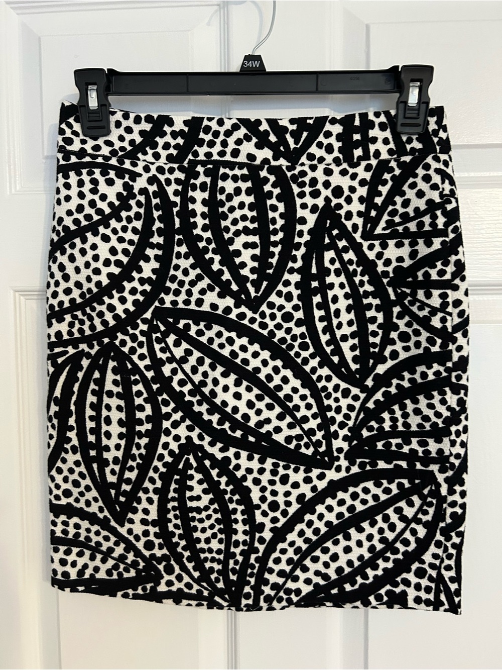 Ann Taylor Black and White Leaf-Print Pencil Skirt